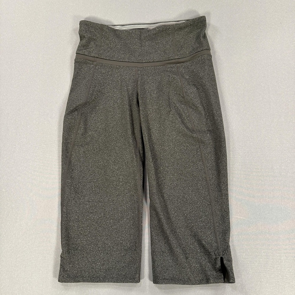 Lululemon Pants Womens Medium Gray Crop 5.5 Inseam Yoga Athletic Knit Capri